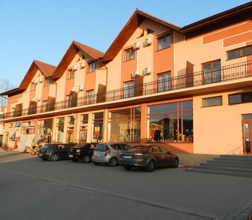 Hotel Condor Оравица Екстериор снимка