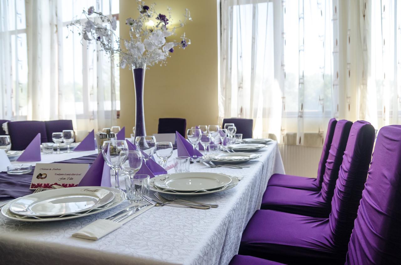 Hotel Condor Оравица Екстериор снимка