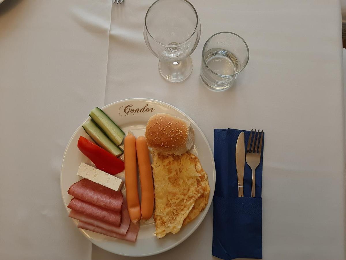 Hotel Condor Оравица Екстериор снимка