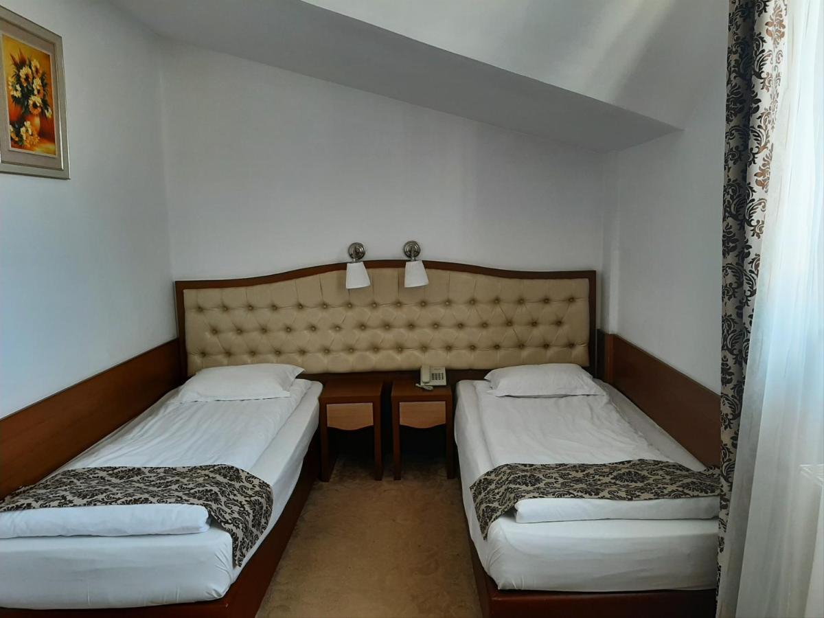 Hotel Condor Оравица Екстериор снимка