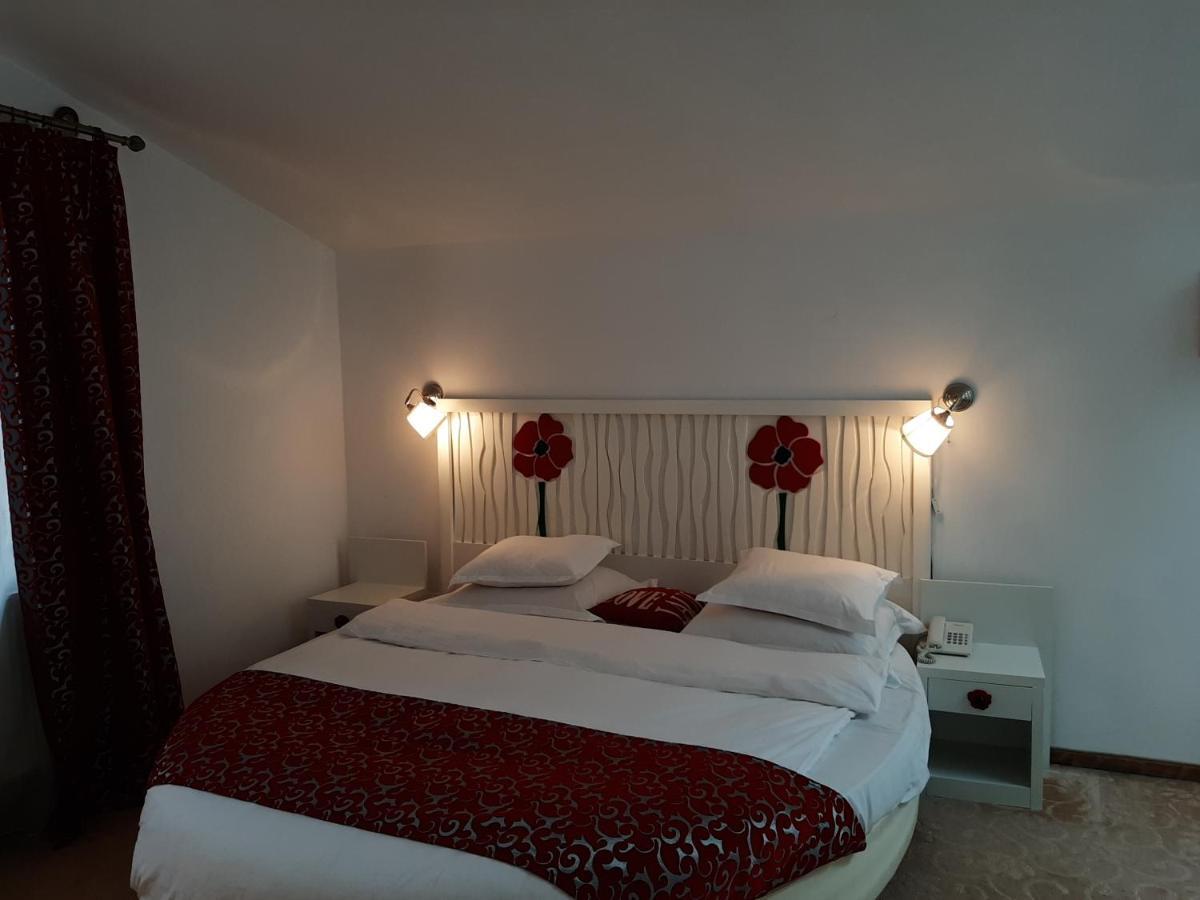Hotel Condor Оравица Екстериор снимка