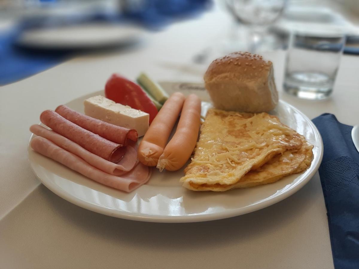 Hotel Condor Оравица Екстериор снимка