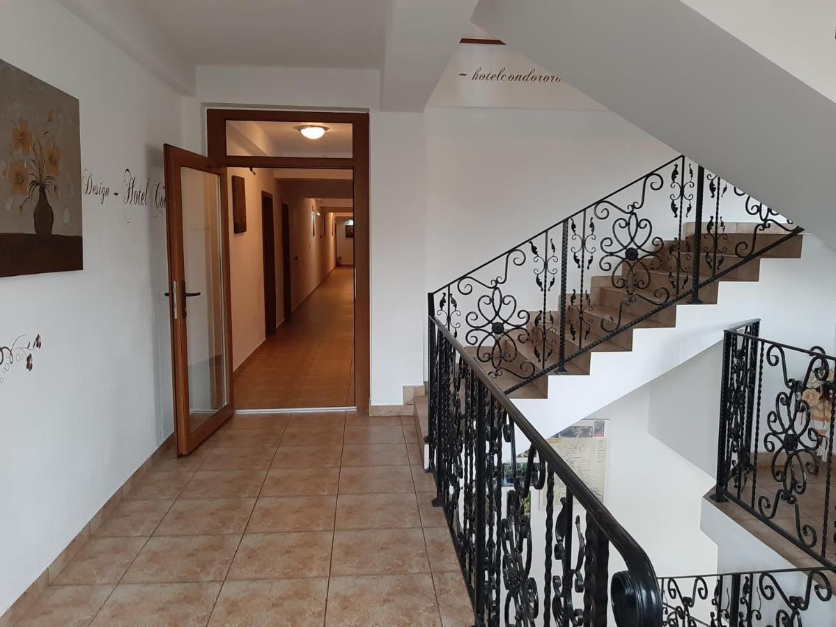 Hotel Condor Оравица Екстериор снимка